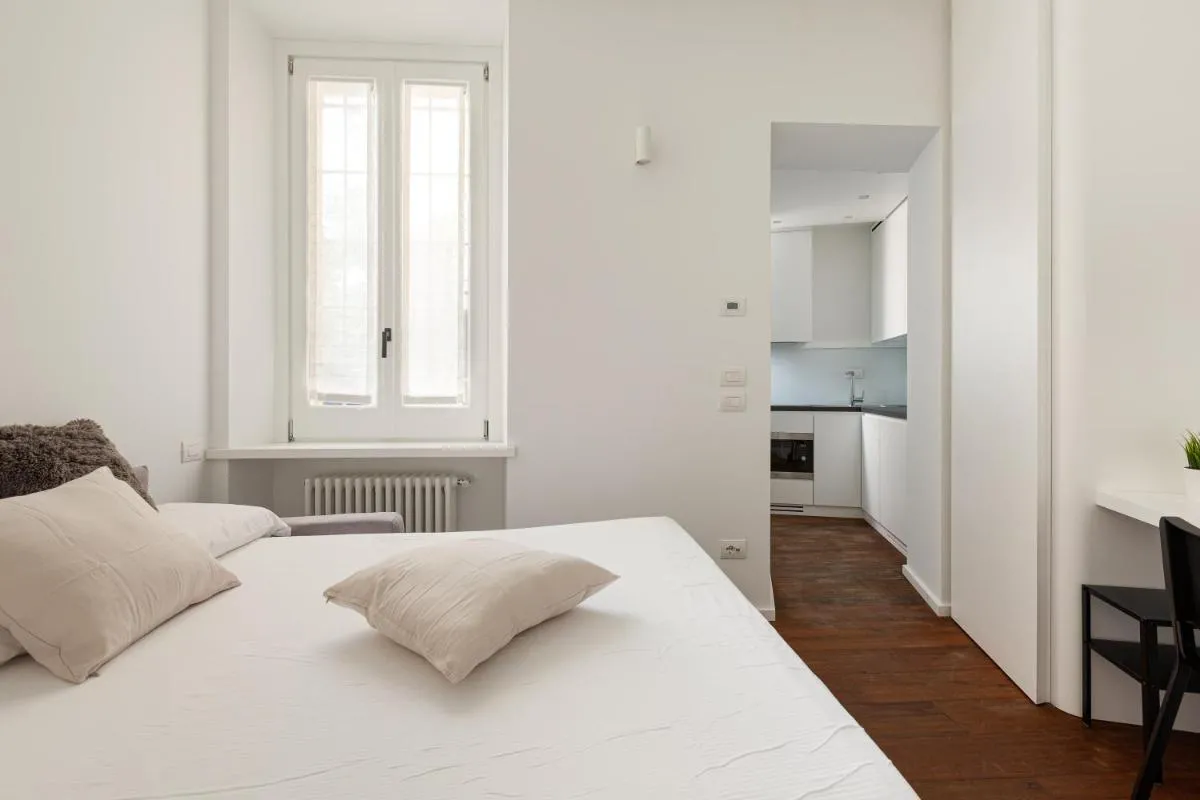 Image 6 of Tiny Apt near Central Station