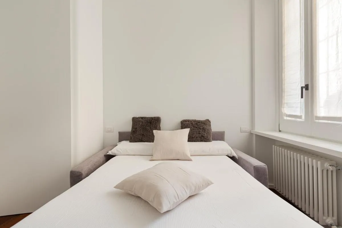 Image 1 of Tiny Apt near Central Station