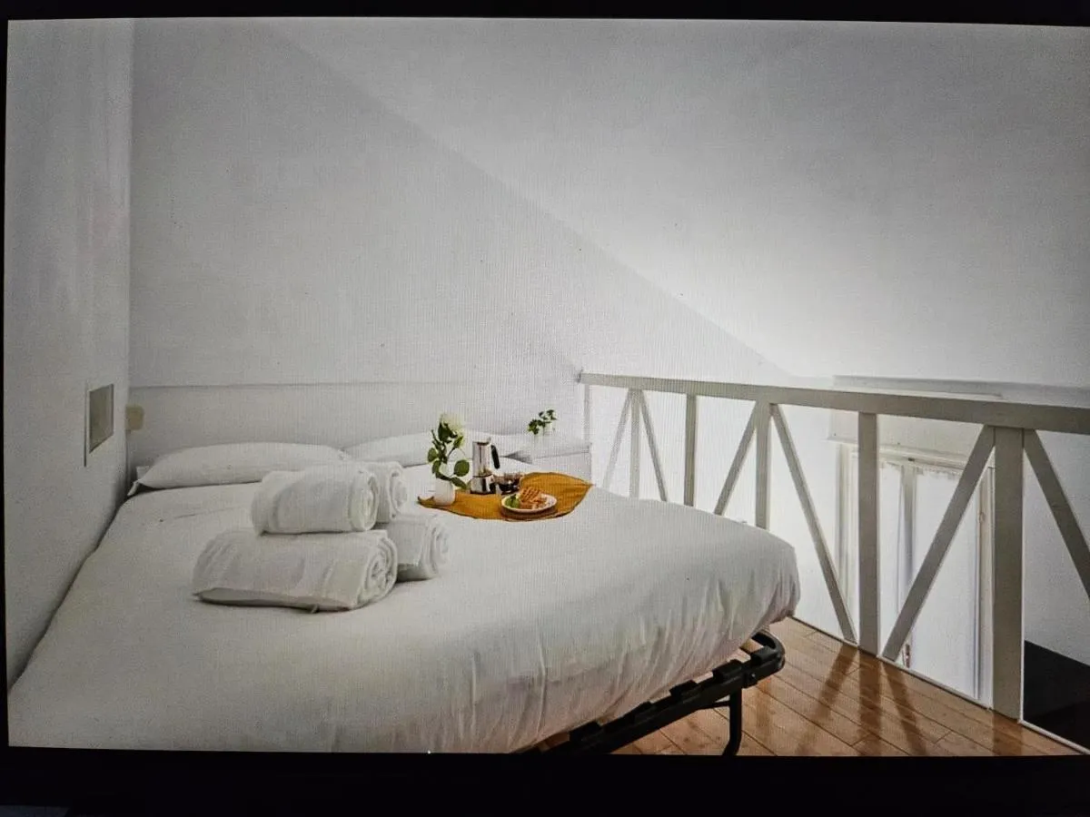 Image 6 of Two-room apartment San Babila Milan