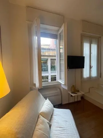 Image 4 of Two-room apartment San Babila Milan