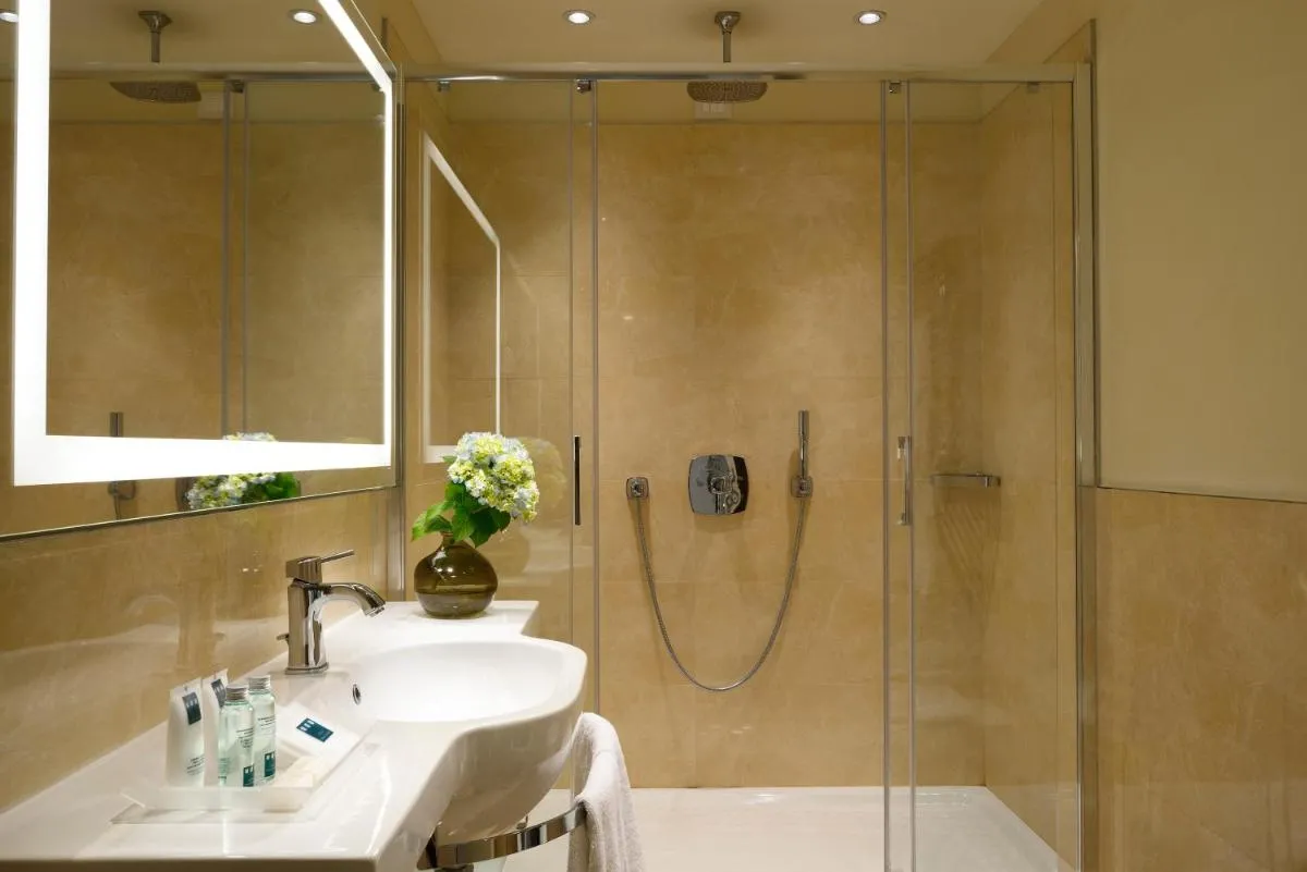 Image 2 of UNA Hotels Century Milano