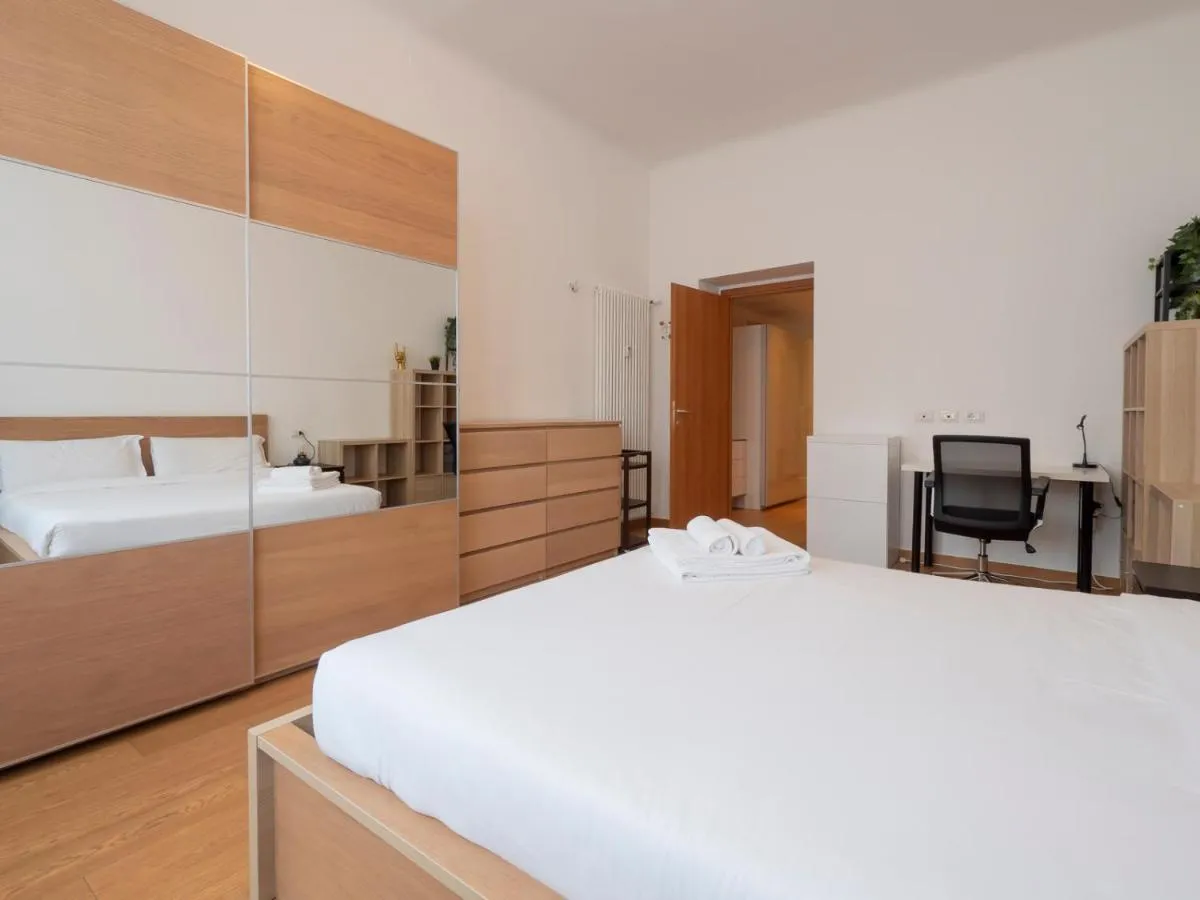 Image 3 of Xenia Milano – 3 rooms apt in Via Ugo Bassi 23
