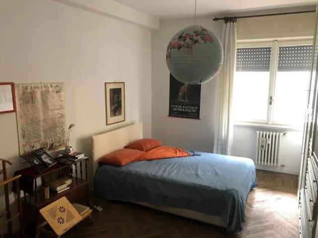 Image of camera in via Tolstoi