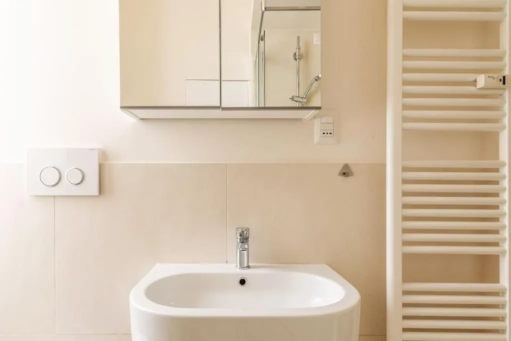 Image 2 of studio apartment Brera