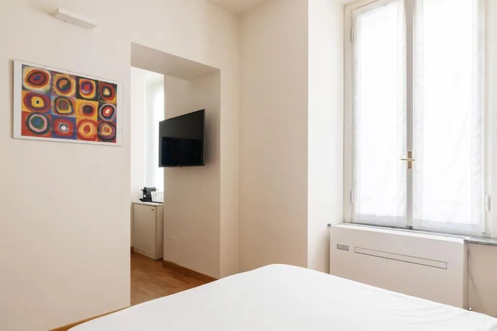 Image 4 of studio apartment Brera